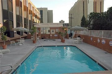 HOLIDAY INN LONG BEACH (DWTN A3