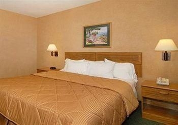 COMFORT INN MARINA4
