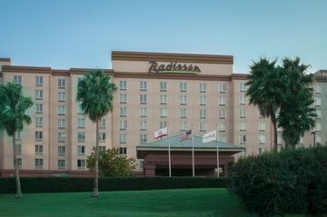 RADISSON BAY FRONT0