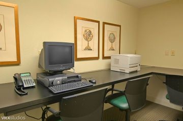 THE MOORPARK HOTEL4