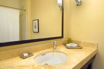THE MOORPARK HOTEL3