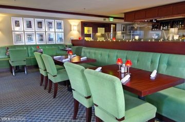 THE MOORPARK HOTEL2