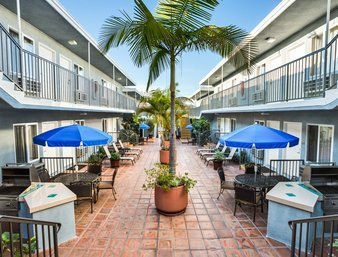 TRAVELODGE SANTA MONICA2