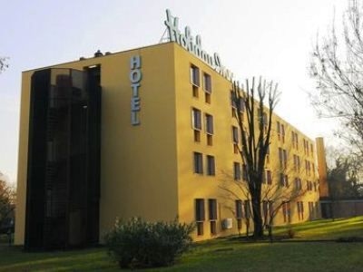 Holiday Inn Milan Linate Airport3