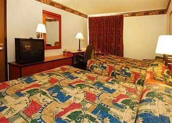 ECONO LODGE PUEBLO1