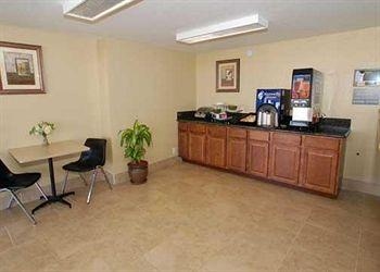 RODEWAY INN PUEBLO1