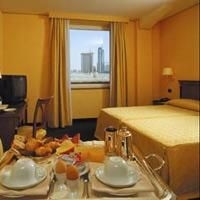 Ramada Naples3