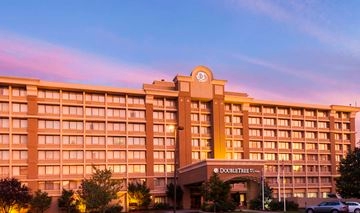 DOUBLETREE BY HILTON NORWALK0
