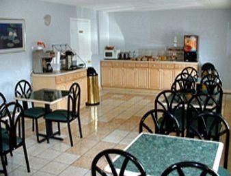 Knights Inn Southington4