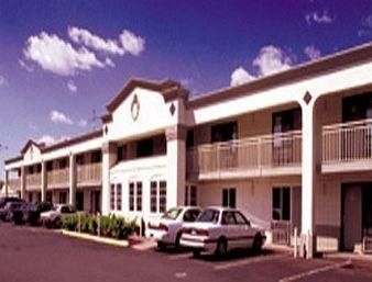 Knights Inn Southington1