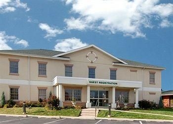 QUALITY INN & SUITES SKYWAYS4
