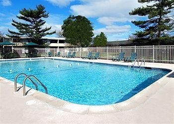 QUALITY INN & SUITES SKYWAYS3
