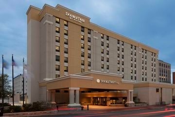 DOUBLETREE BY HILTON DOWNTOWN0