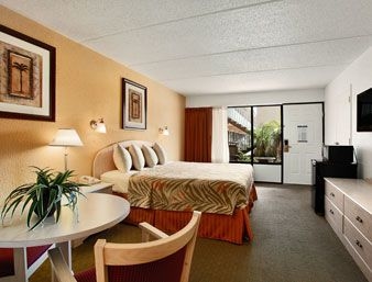 DAYS INN & SUITES AMELIA ISLAN4