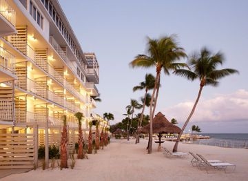 Postcard Inn Beach Resort0