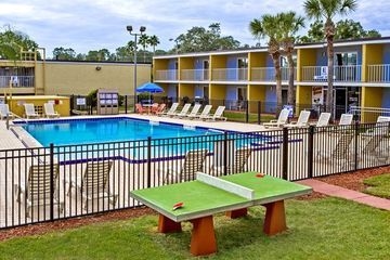 Celebration Suites At Old Town4