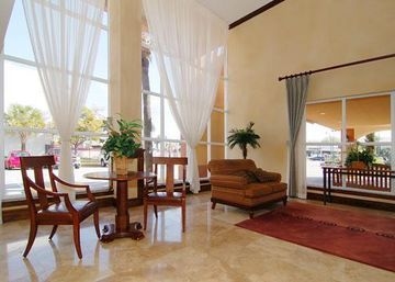 Econo Lodge Inn & Suites Florida Mall2