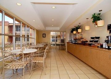 Econo Lodge Inn & Suites Florida Mall1