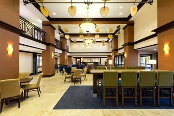 HAMPTON INN - SUITES ST AUGUST4