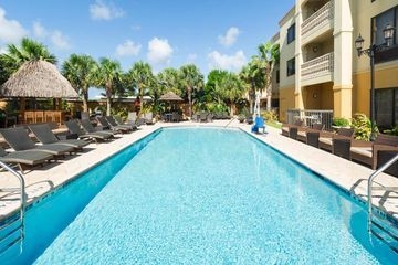HAMPTON INN - SUITES ST AUGUST3