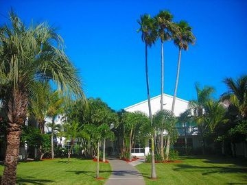 Beachcomber Beach Resort0