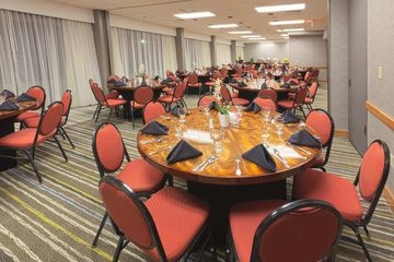 DOUBLETREE SUITES BY HILTON TA3