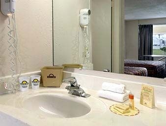 DAYS INN ASHBURN2