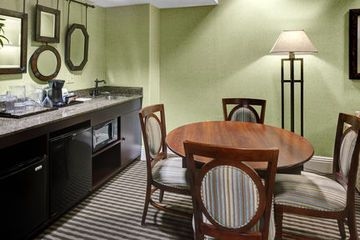 HOLIDAY INN EXPRESS BUCKHEAD2