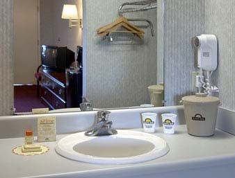 DAYS INN CUTHBERT2