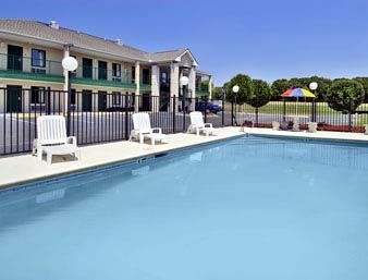 DAYS INN CUTHBERT1