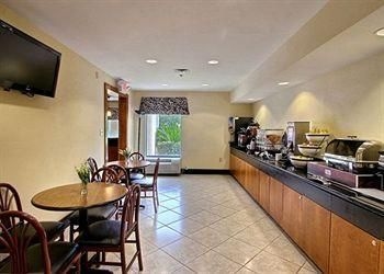 COMFORT INN DARIEN2
