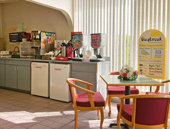 DAYS INN MCDONOUGH4
