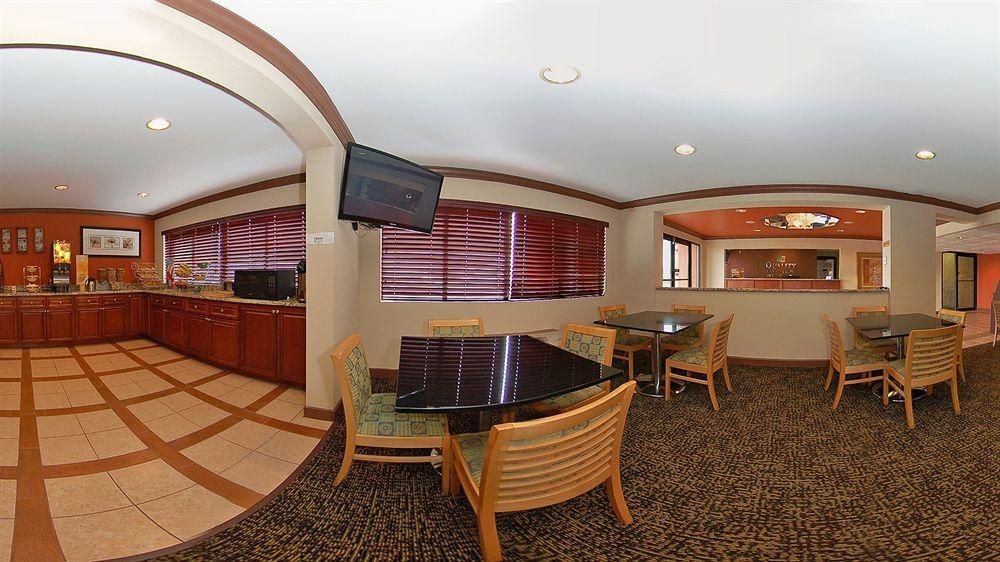 QUALITY INN & SUITES SOUTHLAKE4