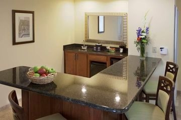 HAMPTON INN & SUITES3