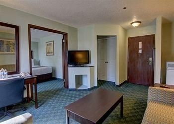 COMFORT INN & SUITES AT ROBINS AIR FORCE BASE4