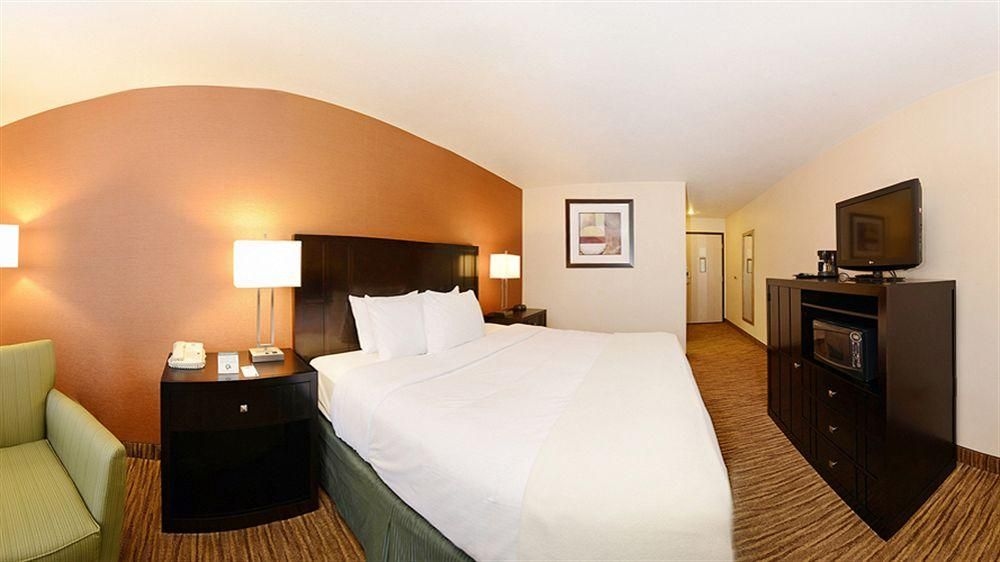 COMFORT INN NEAR LAKE COEUR D'ALENE4