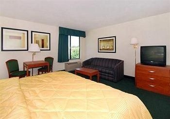 COMFORT INN ALTON4