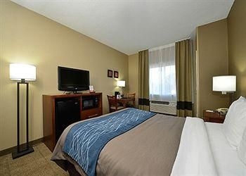COMFORT INN GURNEE4
