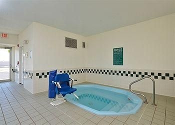COMFORT INN GURNEE2
