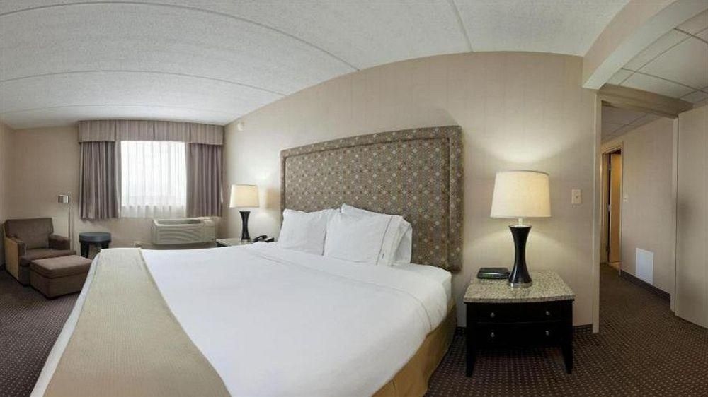 HOLIDAY INN EXPRESS CHICAGO-PALATINE/N ARLNGTN HTS1