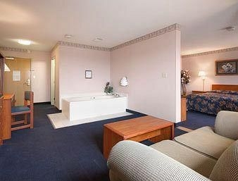 COMFORT INN AVON3