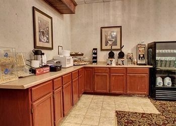 ECONO LODGE EVANSVILLE4