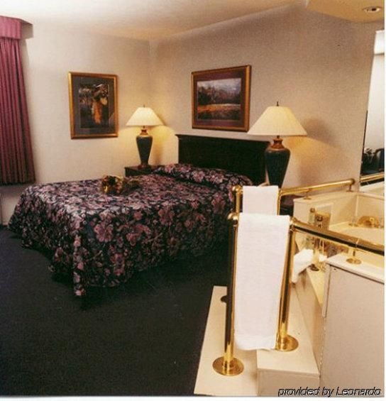 ECONO LODGE FORT WAYNE2