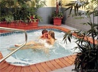 ECONO LODGE FORT WAYNE4