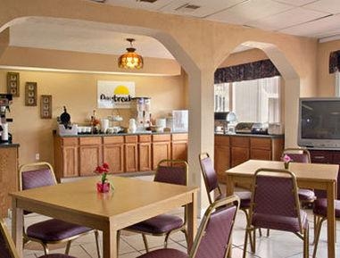 DAYS INN SELLERSBURG - LOUISVILLE3