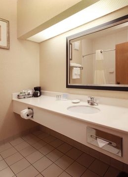 HAMPTON INN SUITES FT.WAYNE-NORTH3