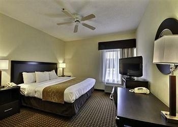 COMFORT INN & SUITES3