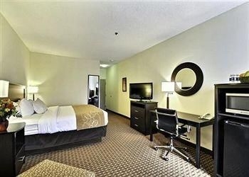 COMFORT INN & SUITES2