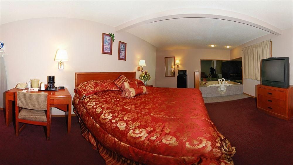ECONO LODGE INN & SUITES BETTENDORF1