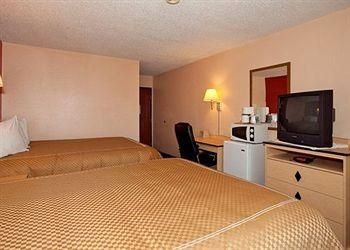 ECONO LODGE HUTCHINSON3